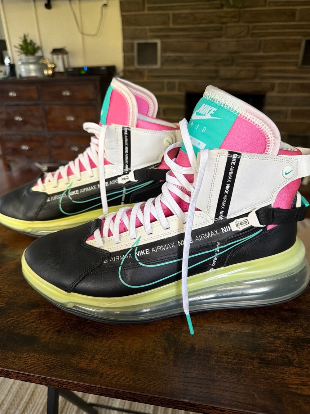 NIKE Air Max 720 Saturn 'South Beach' 'Miami Vice' Mens Size 10 A02110-002